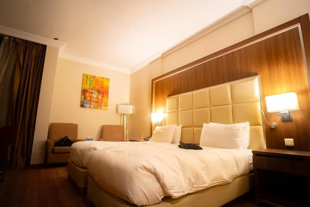 EMAAR GRAND HOTEL bedroom