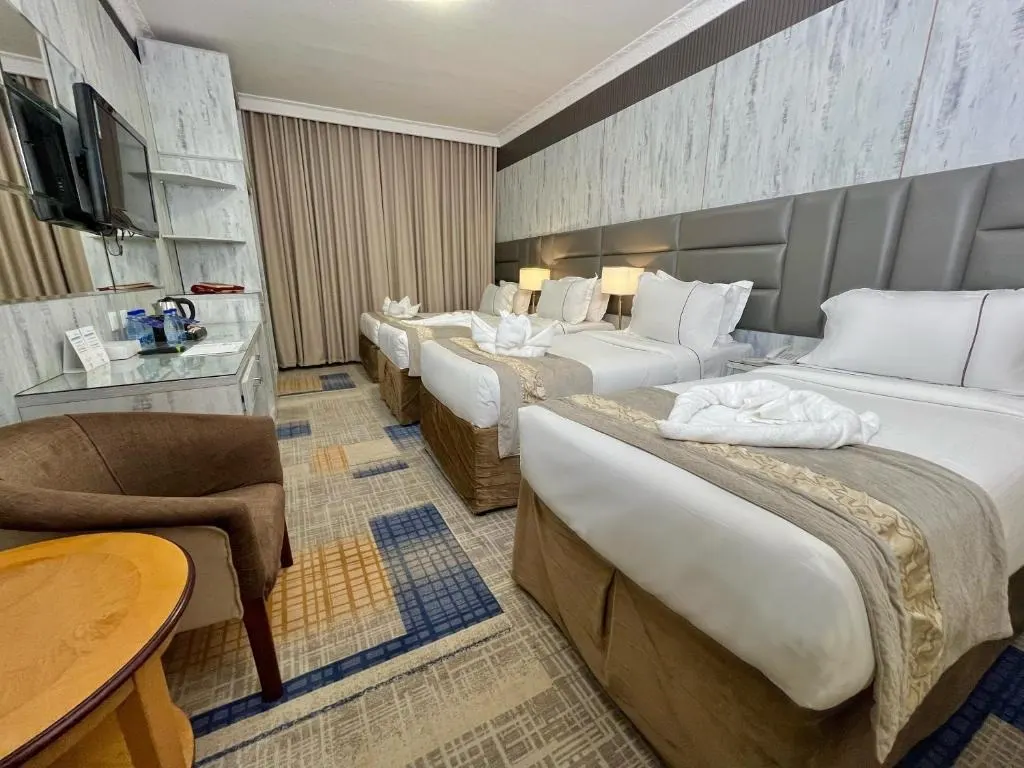 Zowar international hotel Madinah bed room view