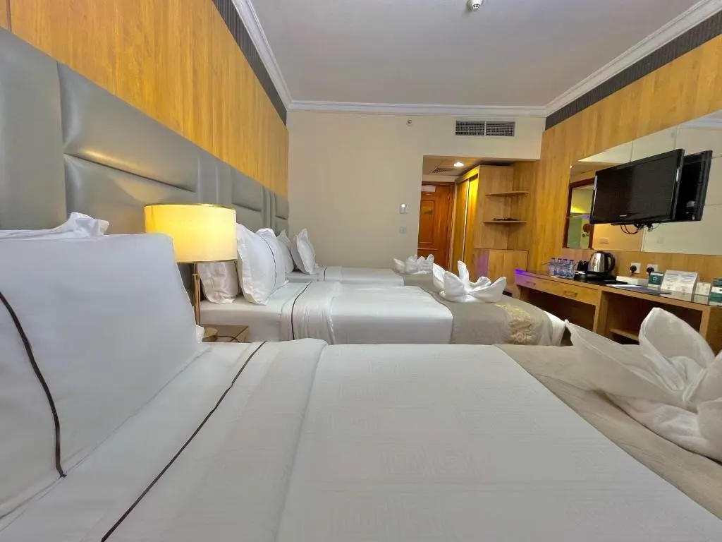 Zowar international hotel Madinah bedroom